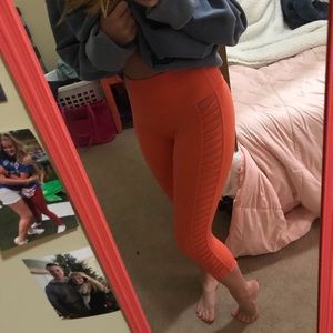 Mesh detailed crop leggings